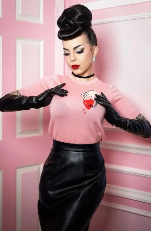 💔Pull Court Rose Poudré “HeartBrealer” – Mischief Made – Image 2