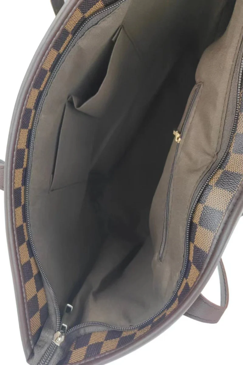 Sac cabas grand format à motif à carreaux en PVC – Image 7